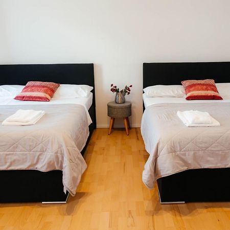 Lax Apartments Wina Bagian luar foto